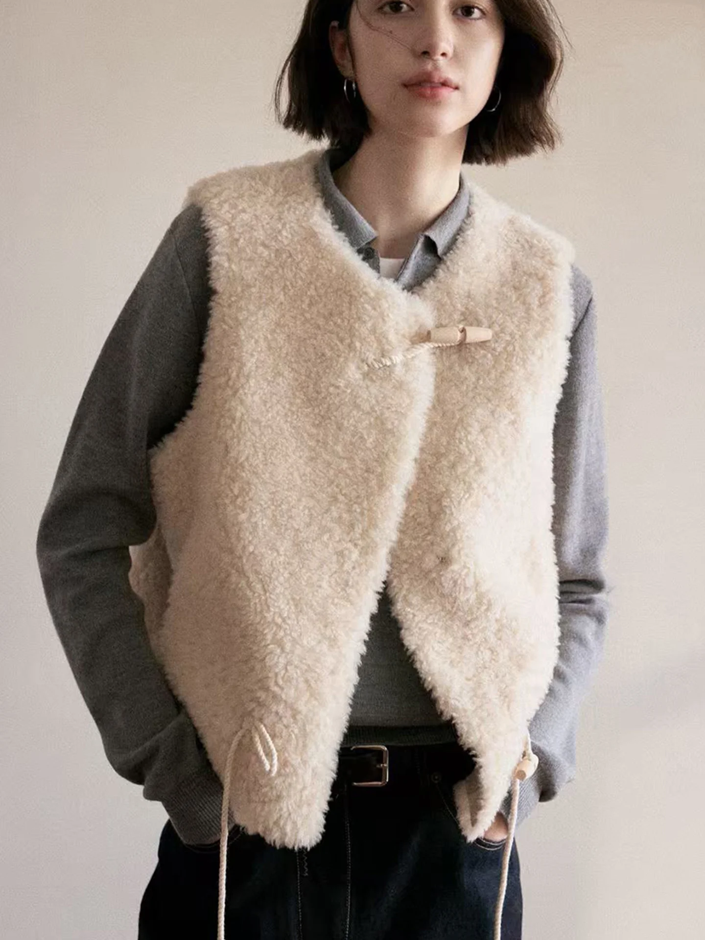 

Sli Свободный женский жилет Svel 2025 года, зимняя верхняя одежда для поездок на работу, модный антивозрастной топ с рогами на пуговицах, стихотворение