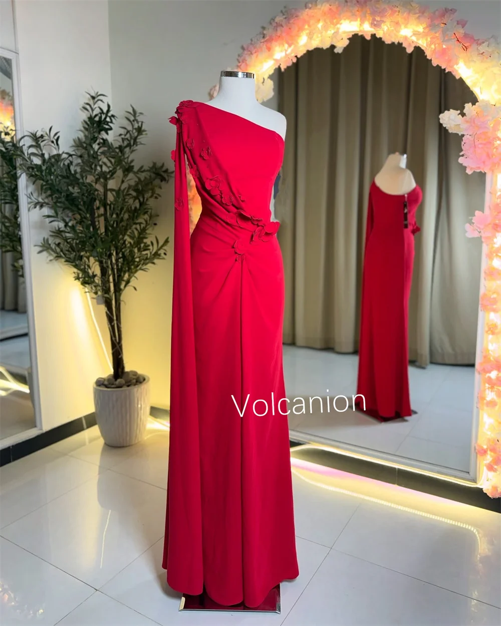 Abiti lunghi monospalla dritti con fiori pieghettati in jersey squisito personalizzato Stile moderno per occasioni su misura