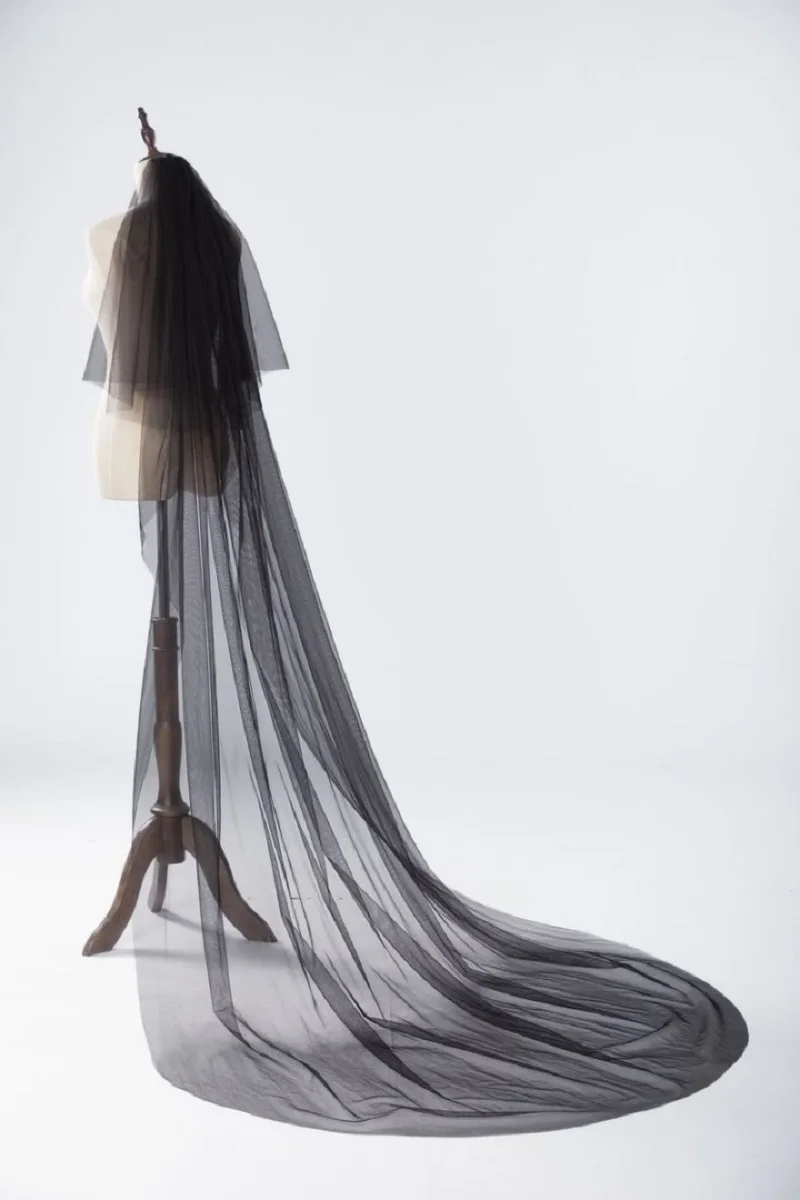 

Bridal veil, chiffon material, chapel tail, 2.5 meters long, 2 functions, multiple colors, customized