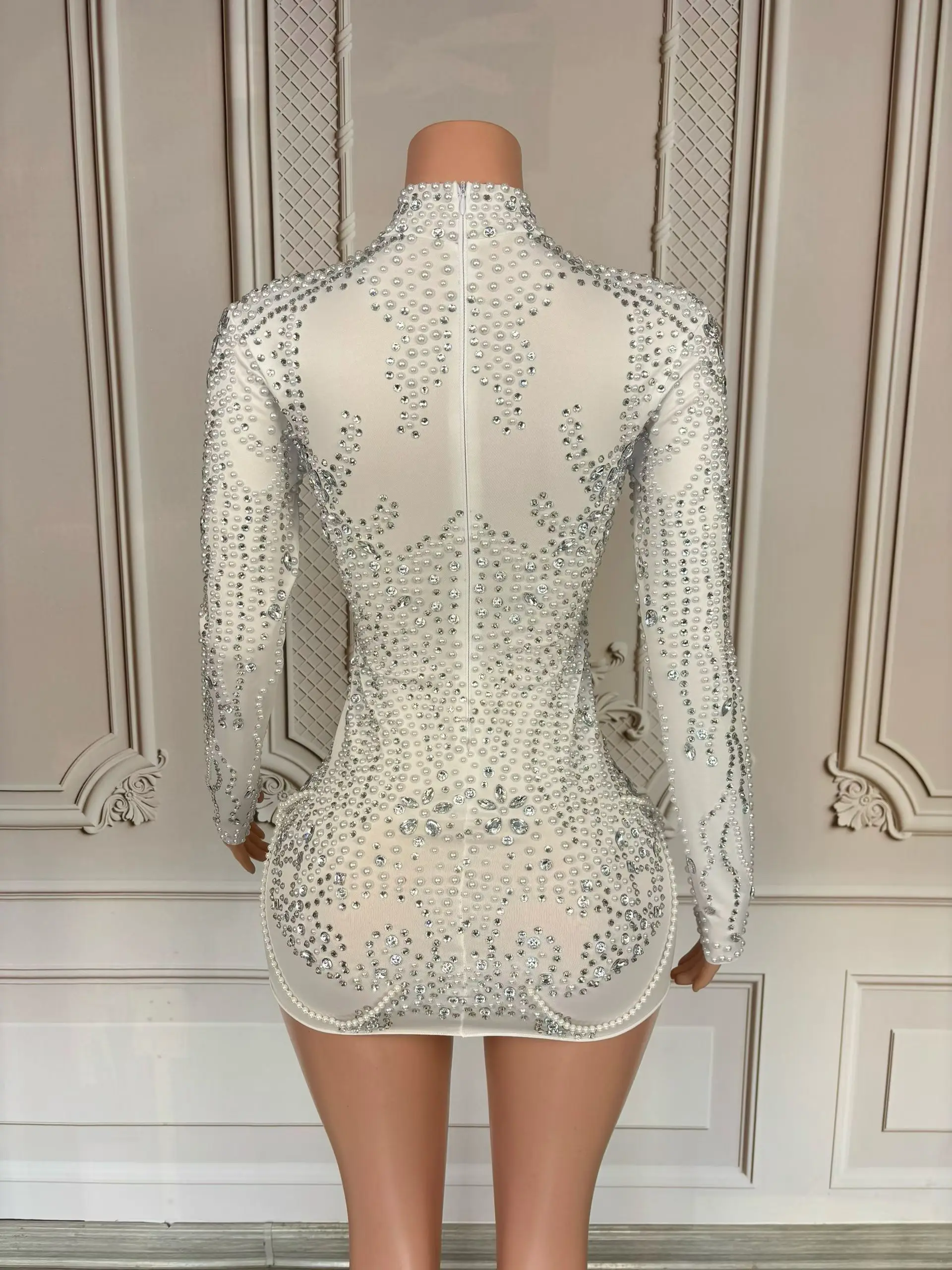 Sparkly Rhinestone Zarif Beyaz Mini Elbise Kadınlar Seksi Parti İnciler Kristaller Kısa Elbise Lüks Balo Seksi Gece Elbisesi Pansi