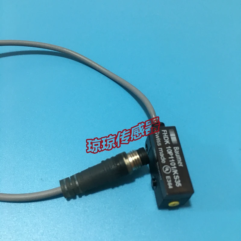 Original FHDK 10P3101/KS35 BAUMER Optoelectronic Switch FHDK 10N1101/10P1101/KS35 warmly for 1 year