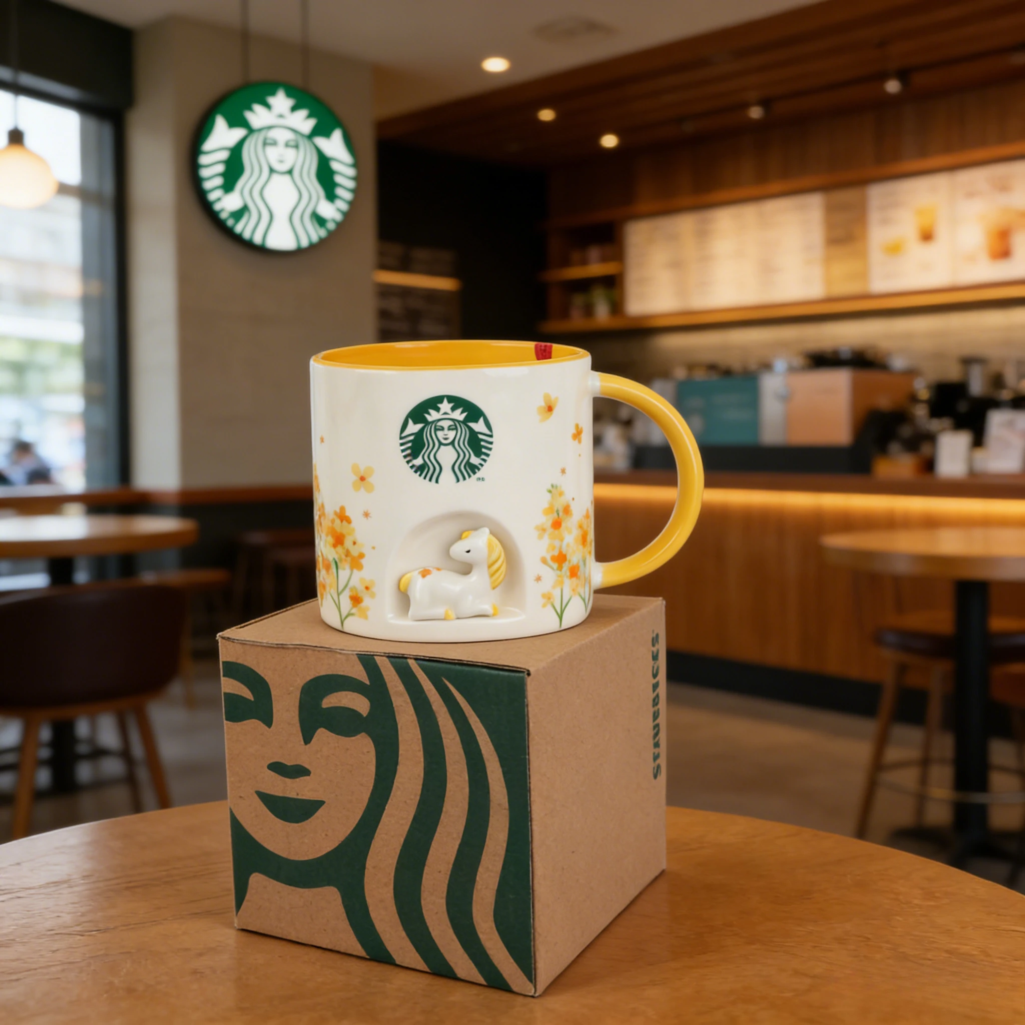 

Кружка Starbucks Classic Little Yellow Horse с детализированным рельефным изображением лошади, универсальная для дома и повседневного использования.