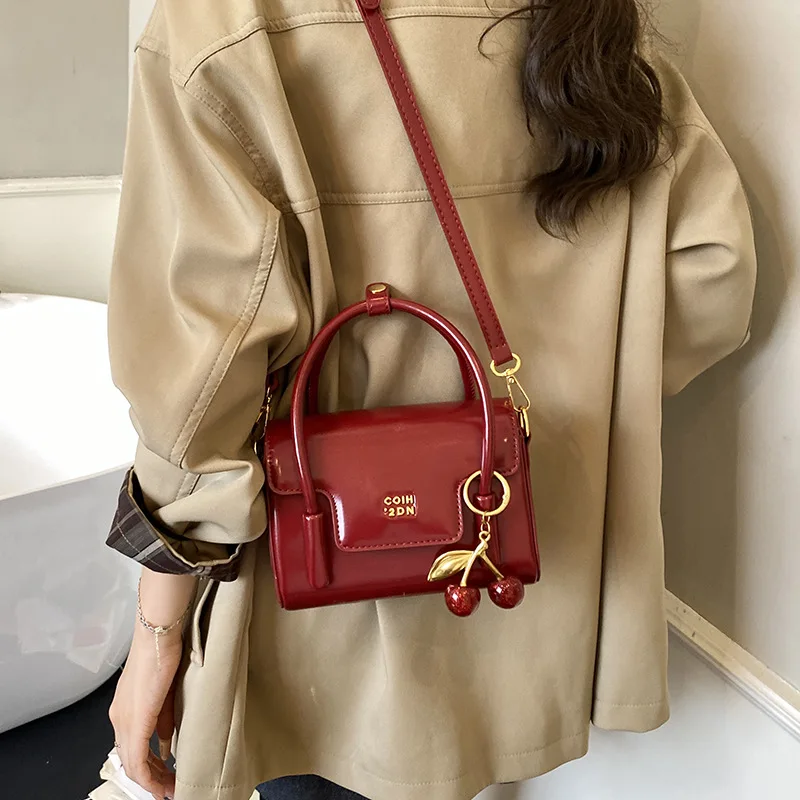 

Trendy Versatile Women's Bag | Vintage Small Square, Niche New Shoulder/Crossbody/Handbag