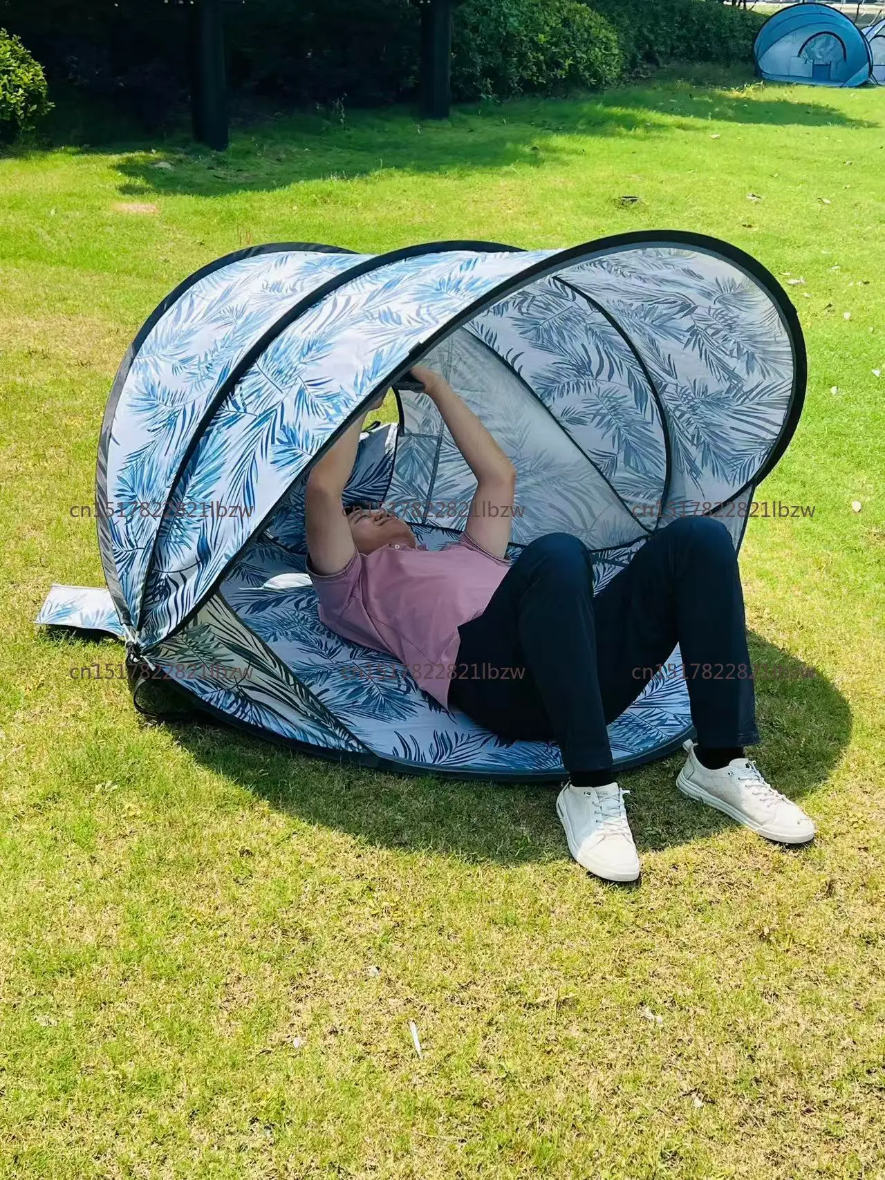 Beach tent seaside sunscreen windproof and water play canopy fully automatic simple quick outing supplies small outdoor folding