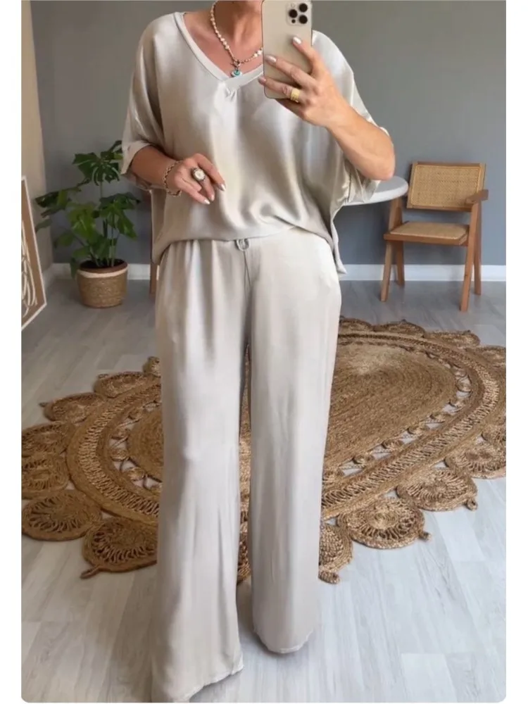 

Summer T-shirt Two Piece Conjuntos Para Mujeres 2 Piezas Women Satin Pants Set V-neck Short Sleeved T-shirt Wide Leg Pants Suit