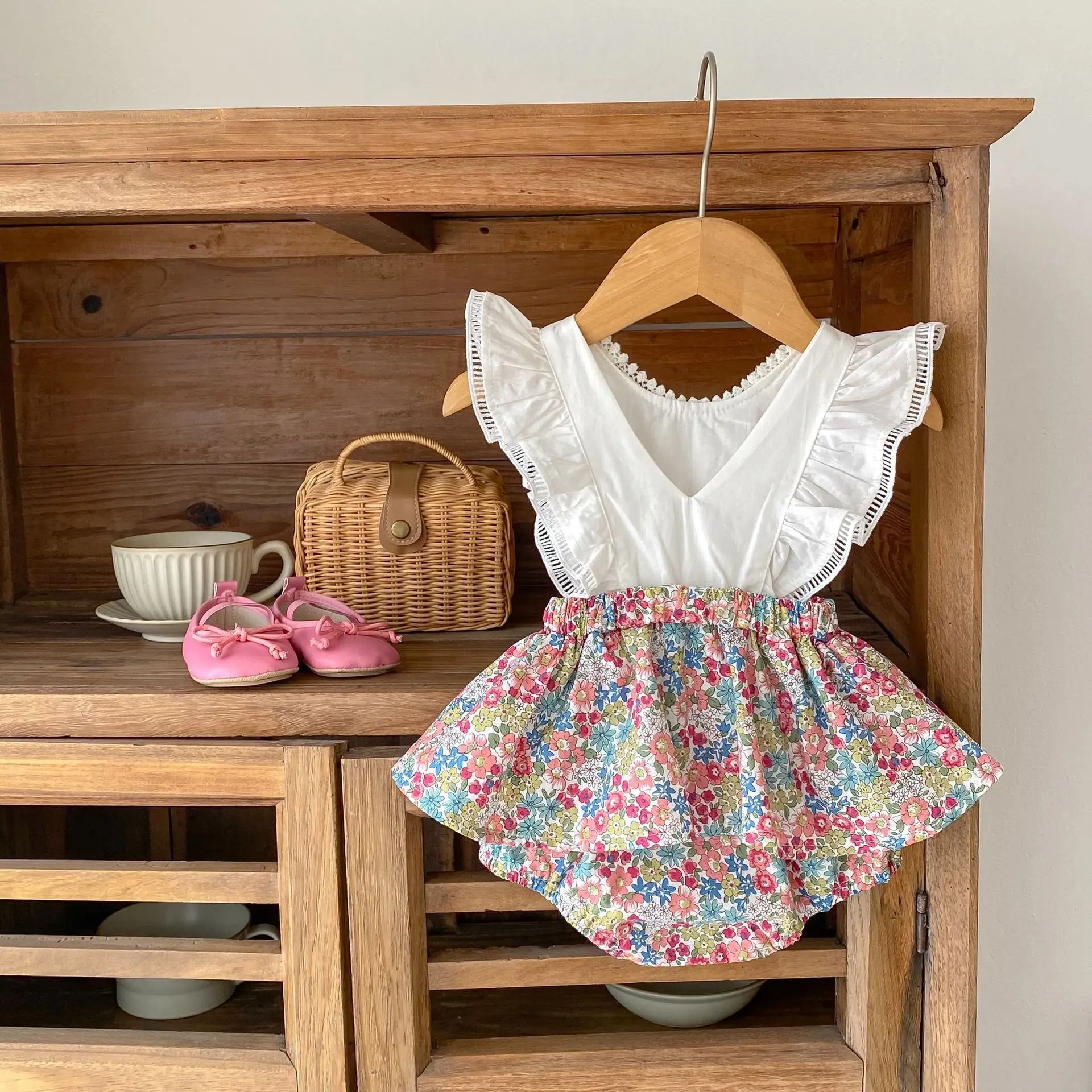 Summer 0-2 Years Old Baby Girl Flutter Sleeve Strap Fake Two-Piece Romper Bodysuit