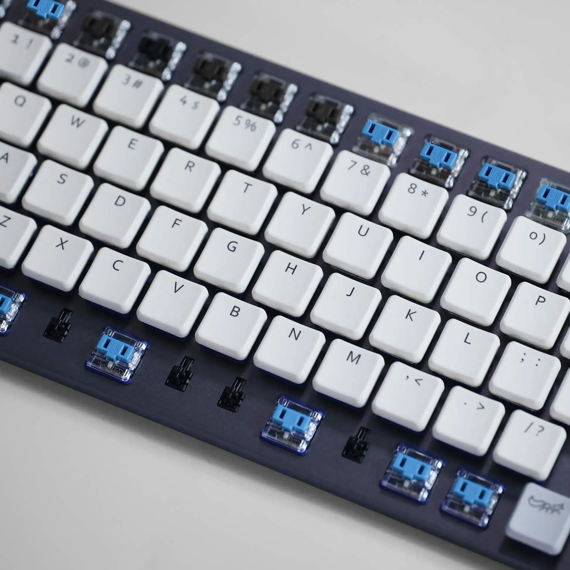 ChocFox CFX BOW / WOB 폰트 백라이트 키캡 세트 |   카일 초크 스위치용 로우 프로파일 키캡