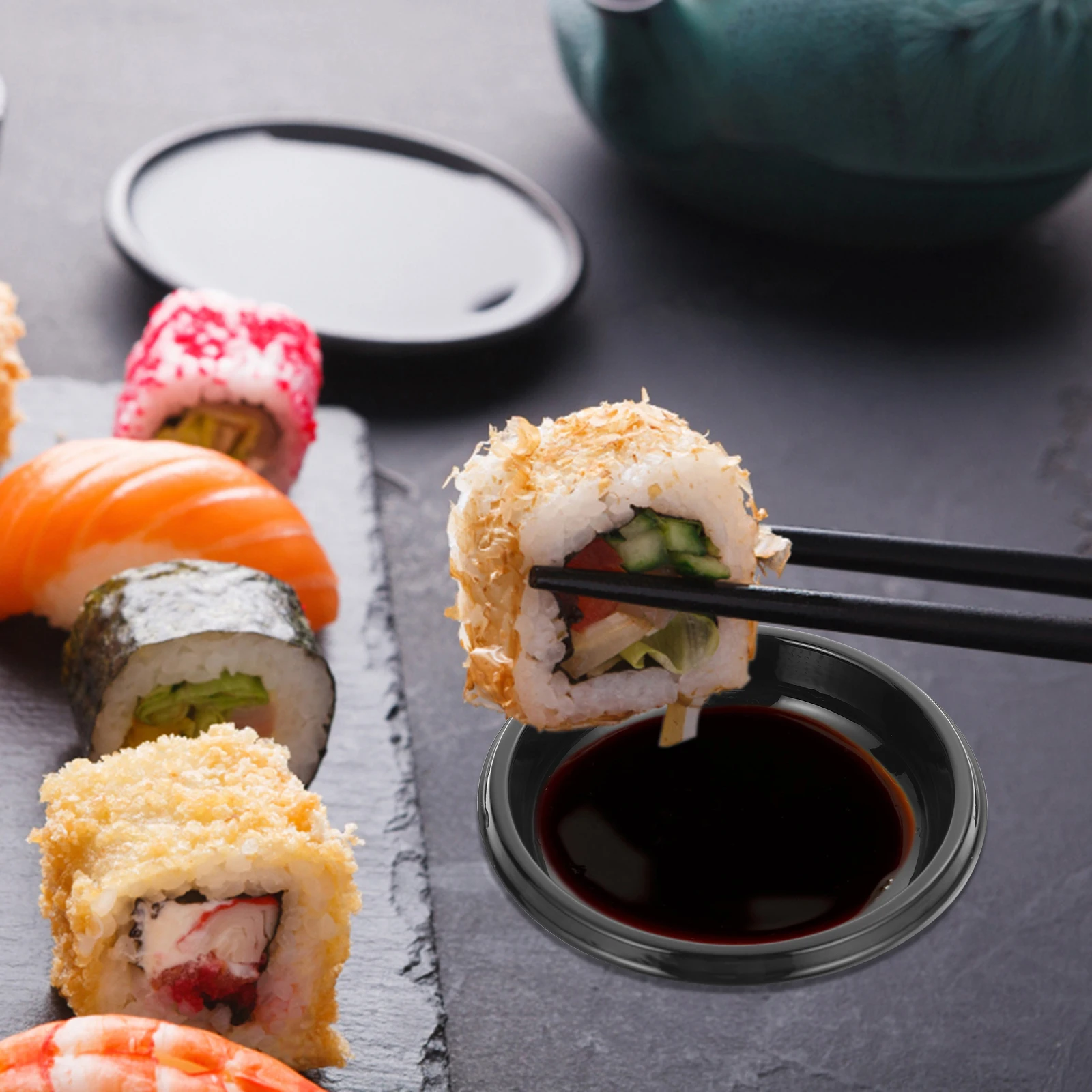 

300Pcs Round Thick Plastic Sauce Dishes Disposable Mini Condiment Tray for Bbq Sushi Soy Mustard Black Black Appetizer Plates