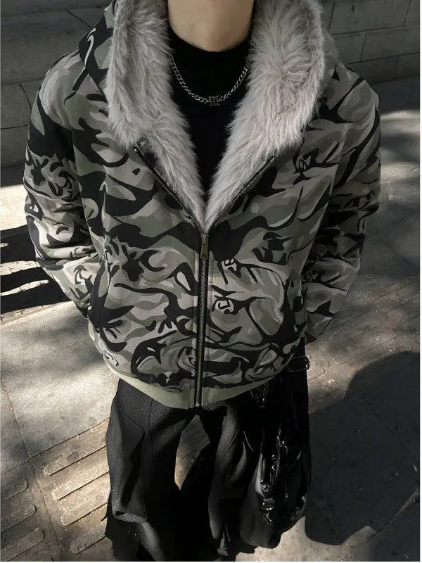 

Зимняя мужская хлопковая куртка TANGZ STUDIO: утепленная, теплая, камуфляжная, короткая, с капюшоном, молодежная, модная, повседневная, в американском стиле, удлиненная.