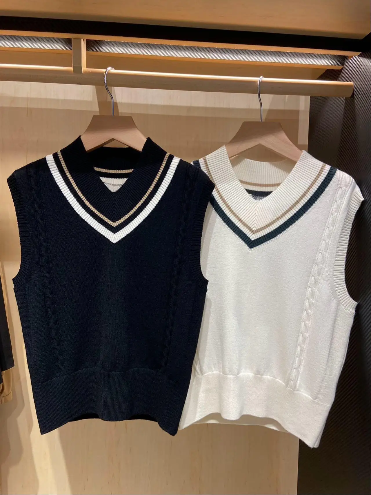 Autumn New Women Golf Knitted Vest Color Block Stripe V Neck Sleeveless Jumper Versatile Ladies Golf Top