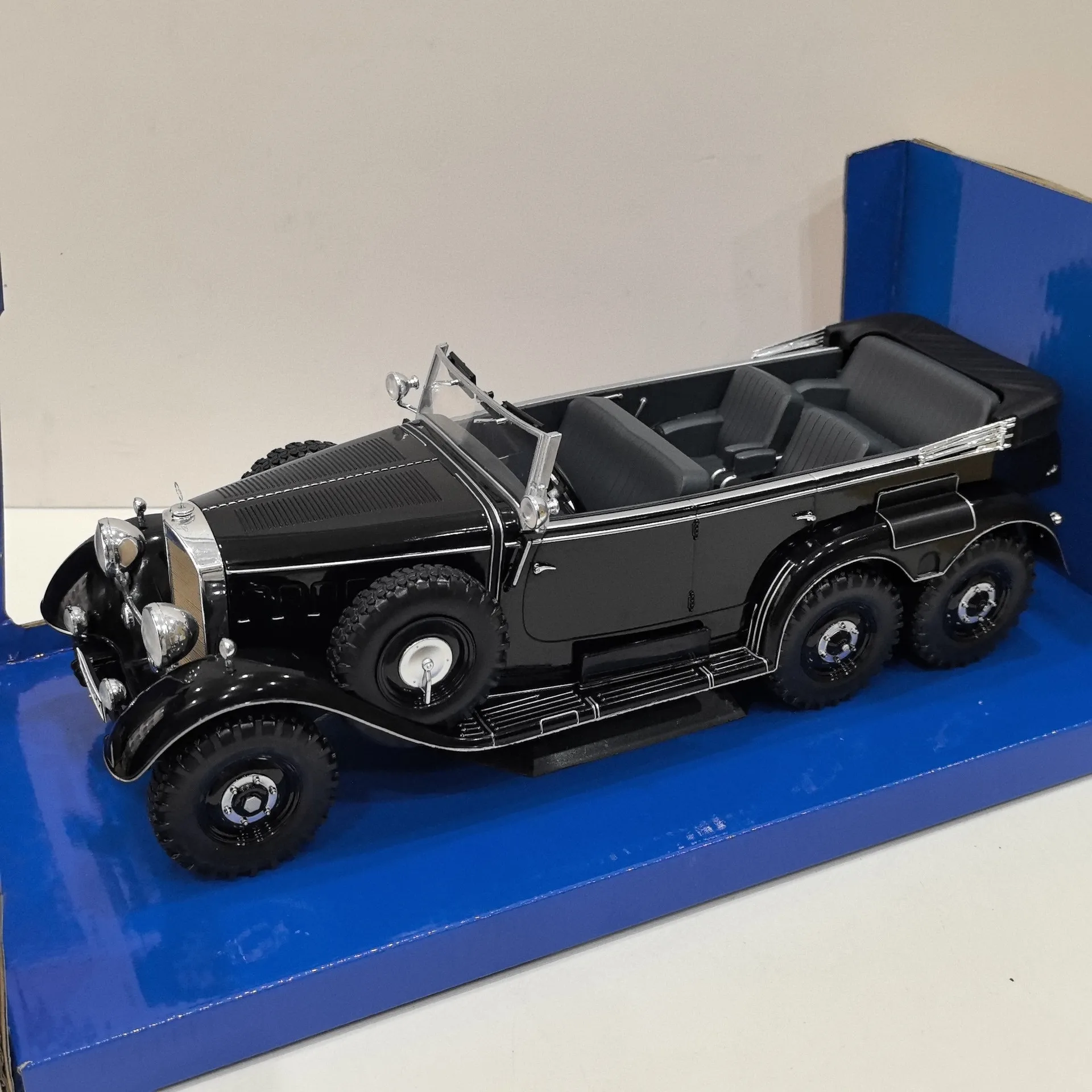 

Diecast MCG 1/18 Scale BENZ G4 W31 Classic Car Alloy Car Model Collectible Toy Gift Souvenir Display Ornament