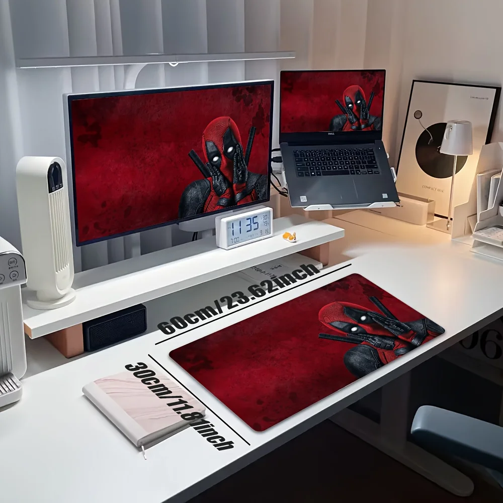 1 tappetino per mouse da gioco MARVEL Deadpool - Tappetino da scrivania grande (L/XL/XXL) con base antiscivolo, design per tuta Deadpool in rosso e nero - Non-