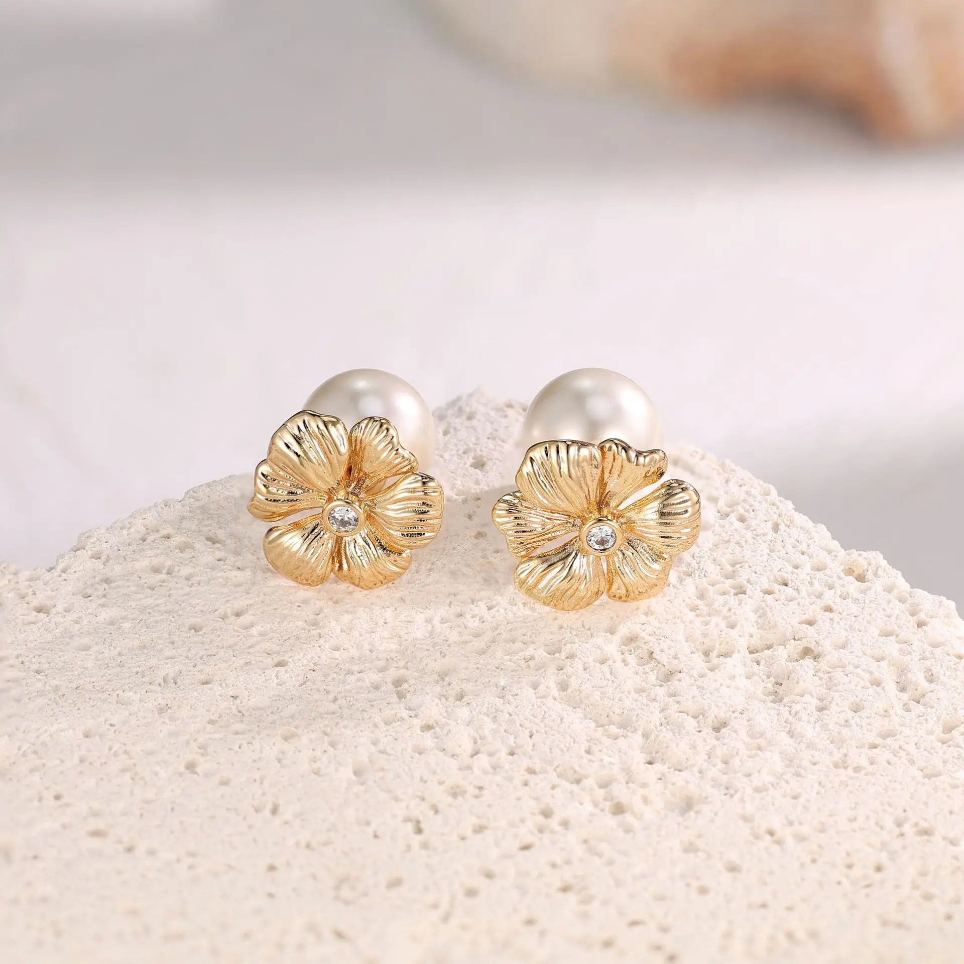 Original design Garden Walk series Copper plated 18K Gold Camellia fashion retro design creative pearl earrings