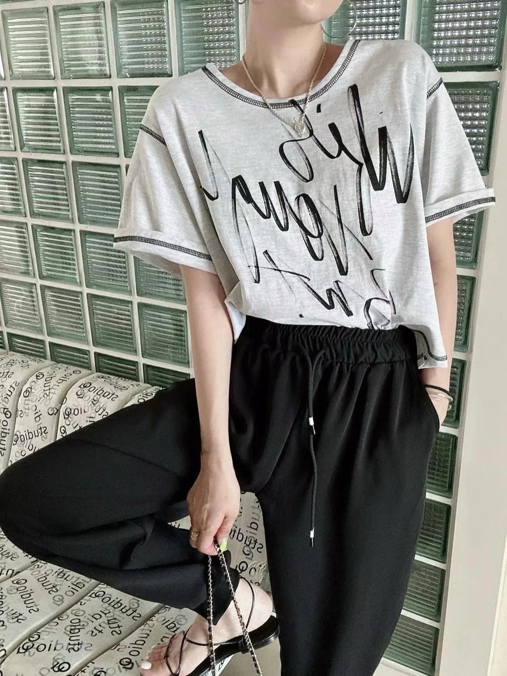 Hand-Drawn Graffiti Women's T-Shirt Chic round Neck Loose Lazy Style Slimming Versatile Seamed Base Shirt Trendy Top Cotton S...