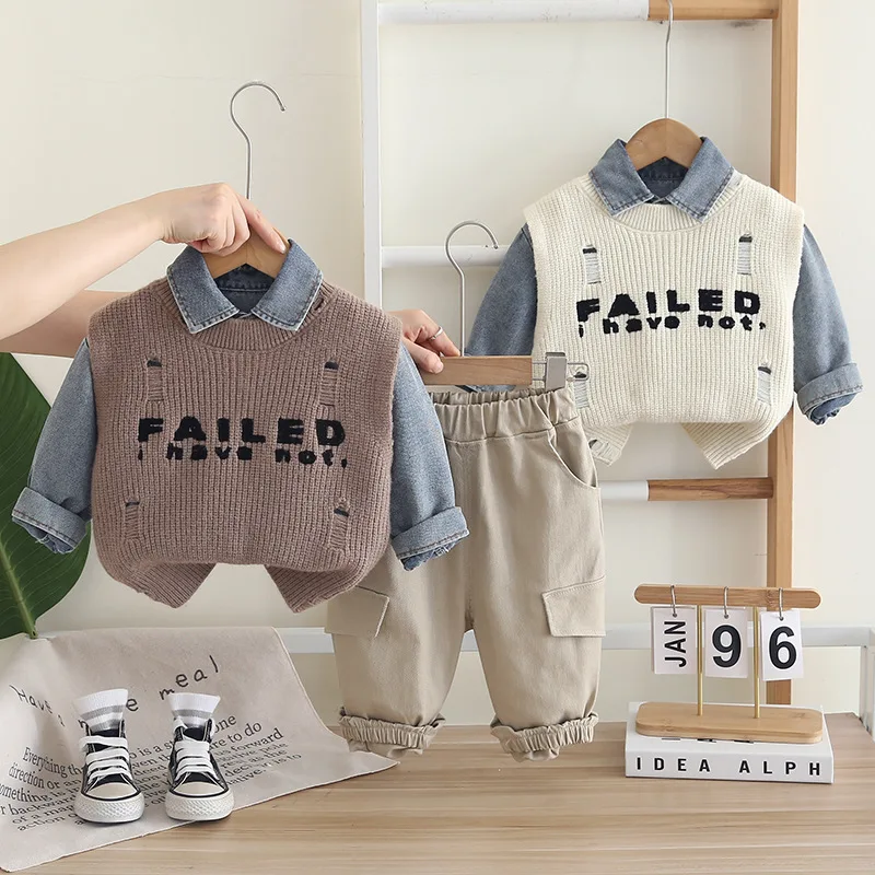 

Комплект из трех предметов для маленьких мальчиков, детская одежда, костюм, повседневная одежда, весенне-осенний модный детский вязаный жилет + ковбойские рубашки + брюки, крутая одежда