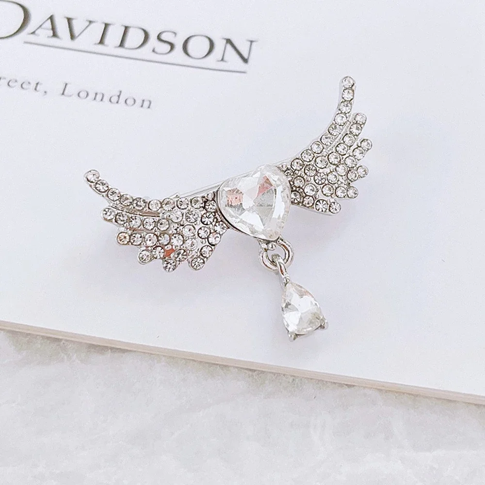 لامعة كريستال أجنحة الملاك دبابيس حجر الراين القلب التلبيب دبوس معطف سترة فستان اكسسوارات للزوجة أمي صديق مجوهرات هدايا