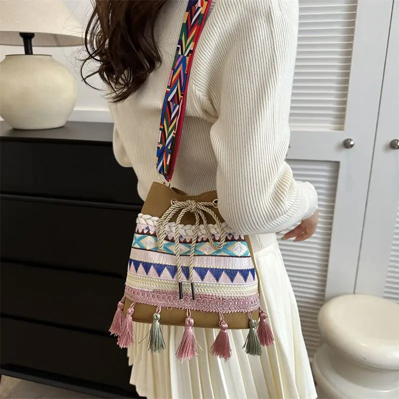 

Ethnic Style Woven Tassel Bucket Bag New Bohemian One-shoulder Messenger Bag Crossbody Bags for Women 2024