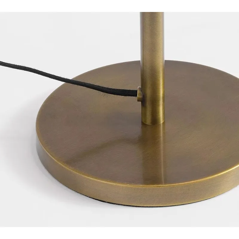 Ci sono abbastanza sale e camere da letto per interni, realizzate in ferro