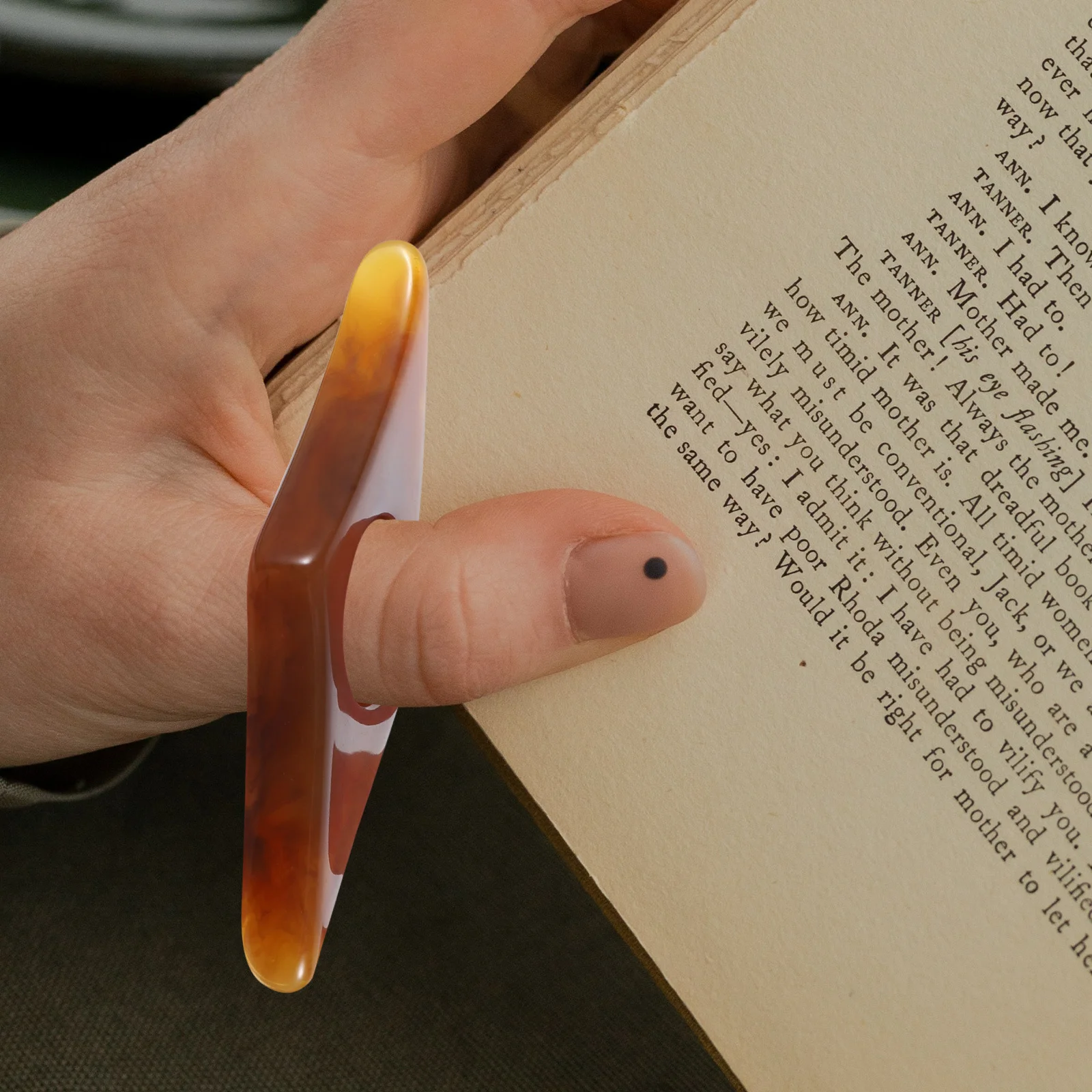 

6Pcs Thumb Ring Page Holder Resin Material Sturdy Comfortable Grip Reading Without Cramps Portable Book Holder Multi-Function
