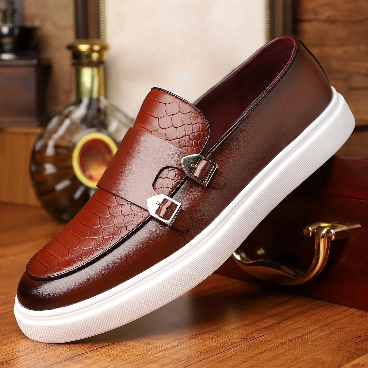 

Новая мужская кожаная повседневная обувь, модная обувь для скейтбординга на плоской подошве, крутые лоферы без шнуровки для молодых людей