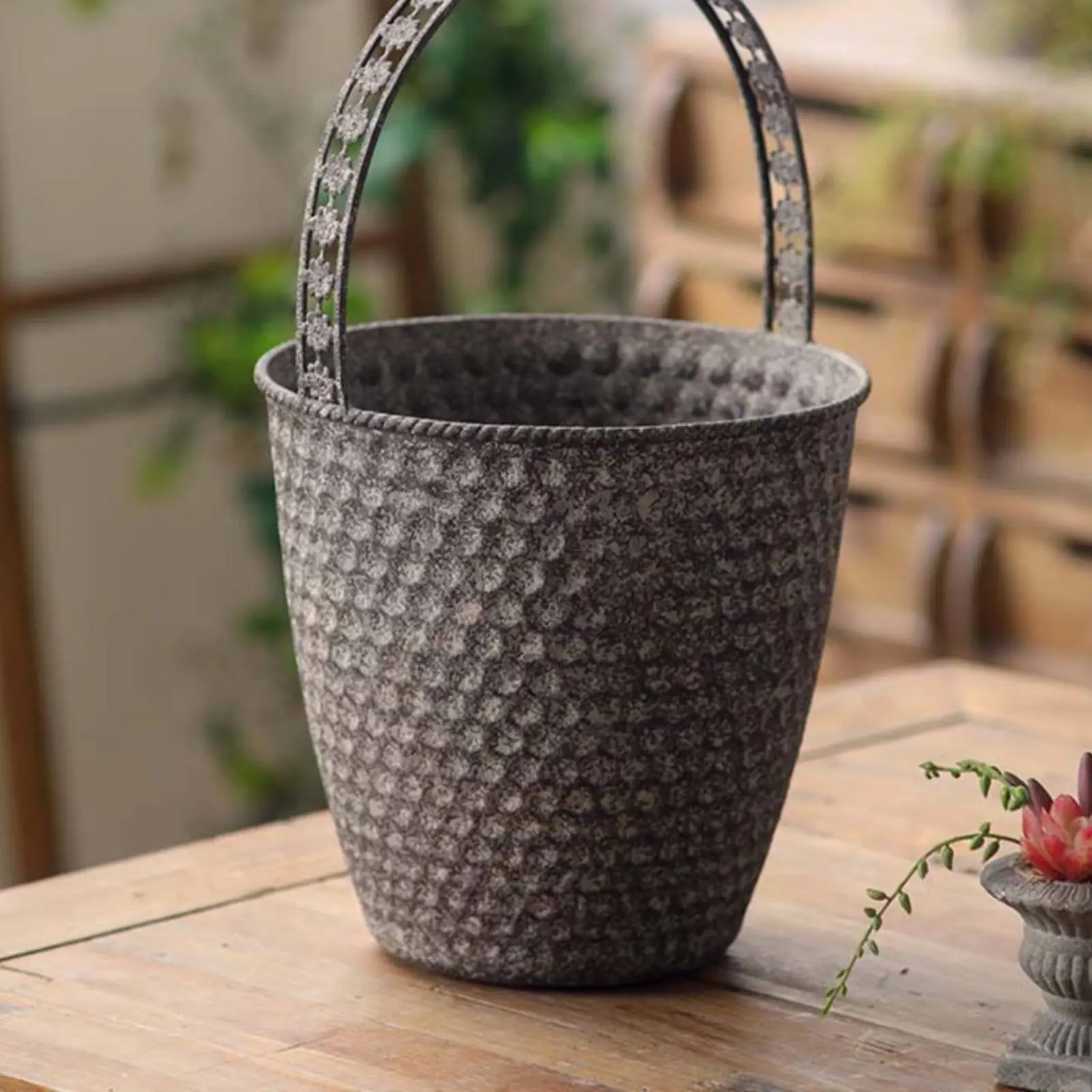 Rustic Flower Vessel Sturdy Distressed Iron Vase Farmhouse Floral Vessel Lightweight Galvanized Metal Vase Stackable