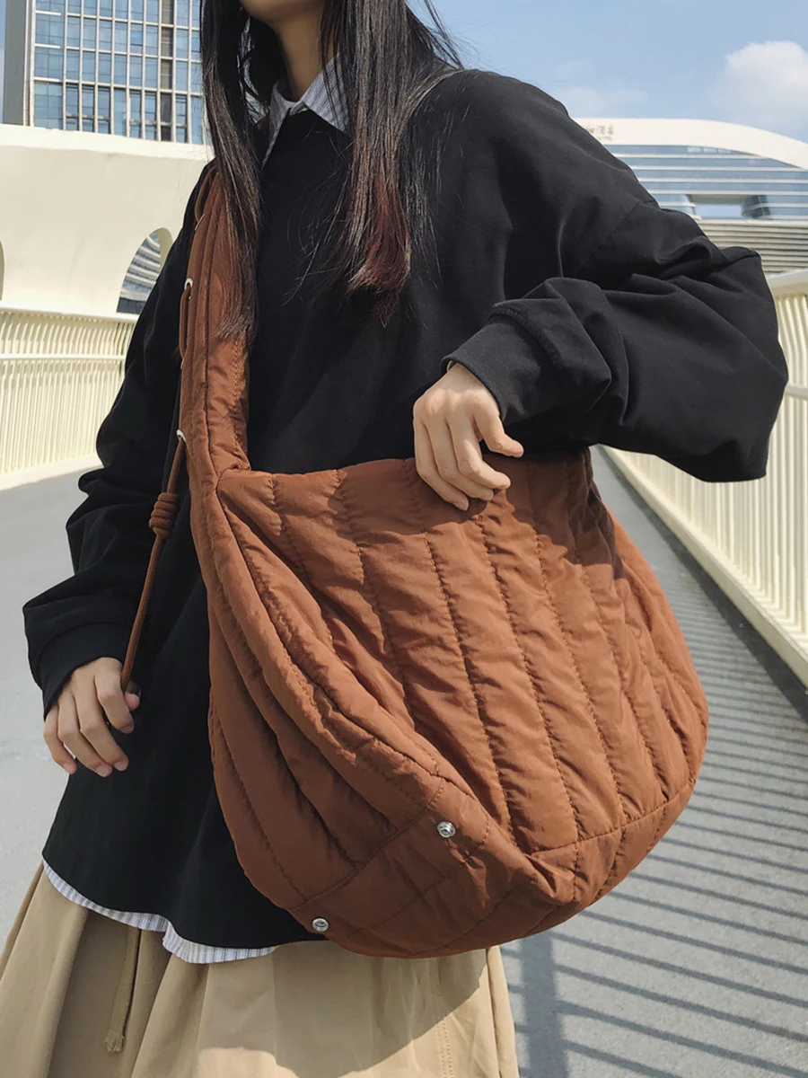 

2025 New Original High-end Car Stitching Space Cotton Filling Shoulder Bag Simple And Casual Versatile Diagonal Cross Bag Trendy