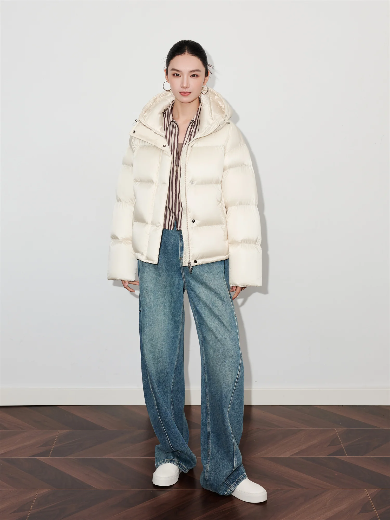 

High-End White Goose down Jaet 2025 New Women's ort Thiened Version Warm Bread Sle Coat Korean Sle Commute Faion