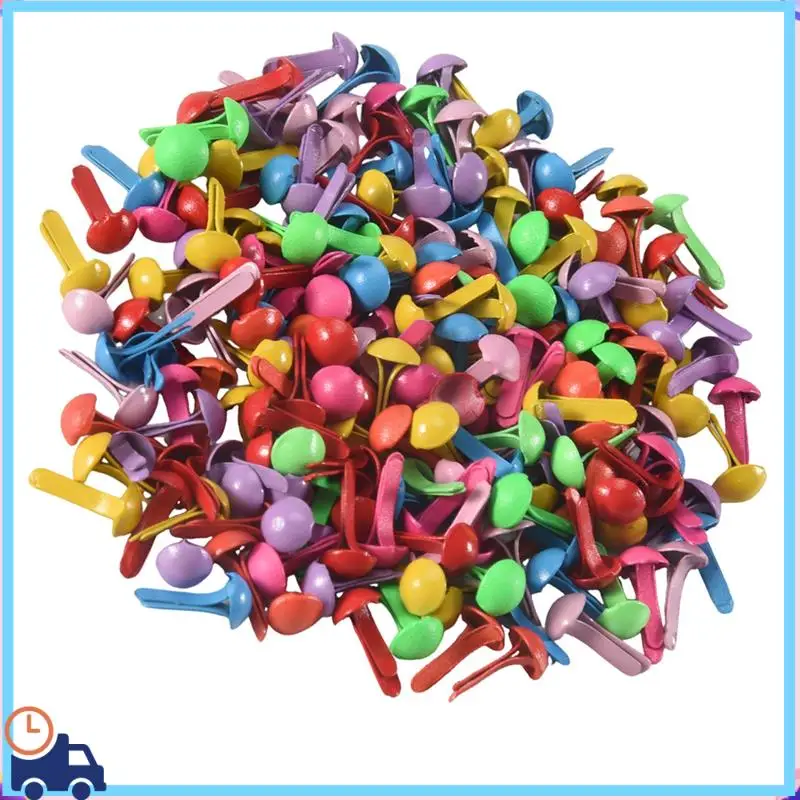 200 미니 파리 패스너의 최신 세트 여러 가지 빛깔의 종이 공예 스탬핑 스크랩북 DIY 도구 4.5Mm