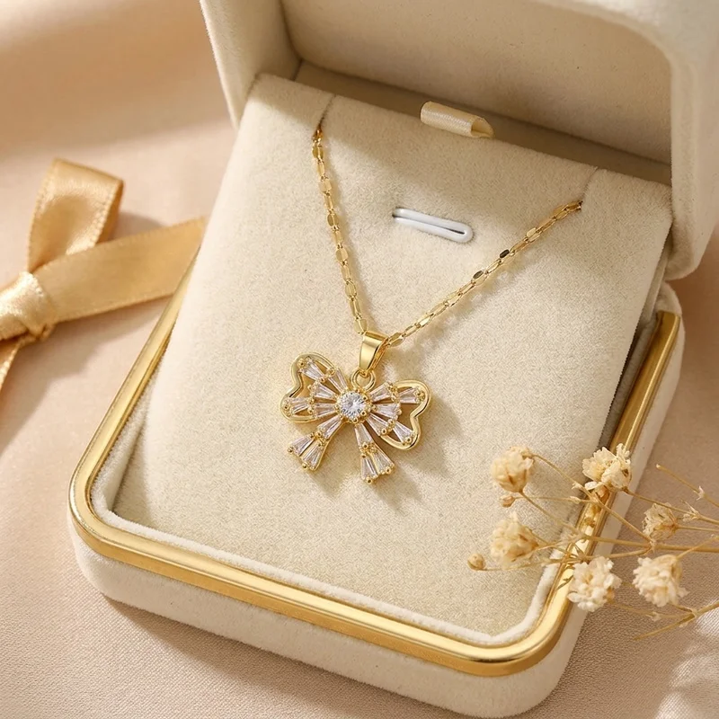 Elegant Micro-Set Butterfly Necklace, Versatile Collarbone Chain for Dates, Work, Daily Wear and Gifting