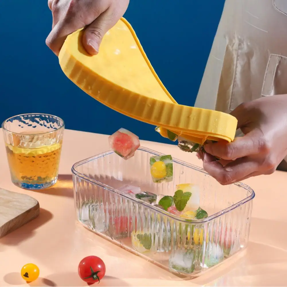 

Silicone Ice Cube Tray with Storage Box And Ice Shovel 32 Grids Ice Maker Cube Mold for Freezer Leak-Proof Stackable Storage Con