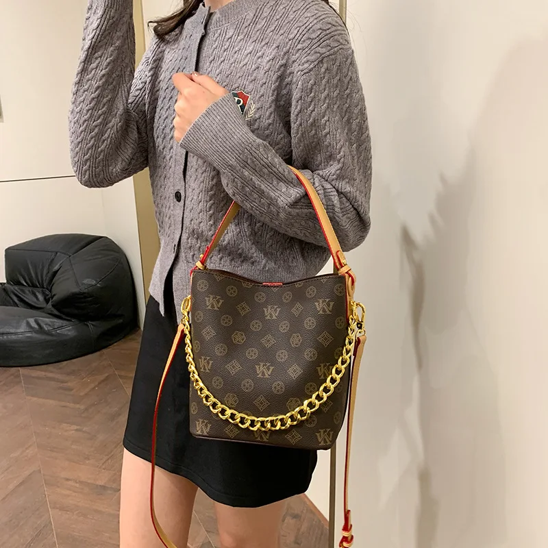 

​​Luxury Designer Bucket Bag High Quality Women Armpit Bag Fashion Chain Strap Casual Shoulder Bag For Women 2025 New Collection