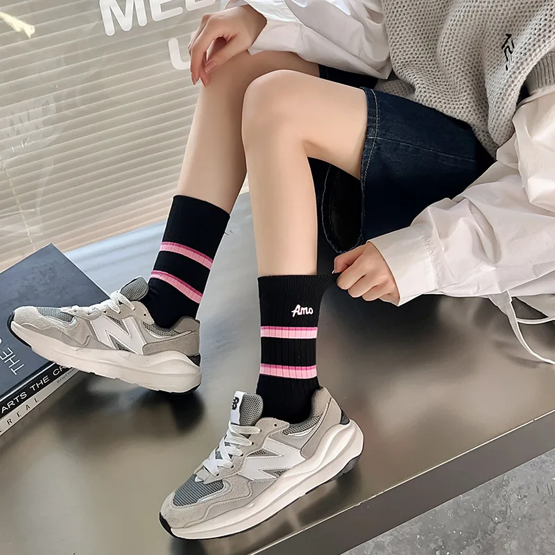 

New Rose-pink Pure Cotton Women's Mid-calf Socks, Trendy and Versatile, Suitable for All Seasons - Spring and Autumn.