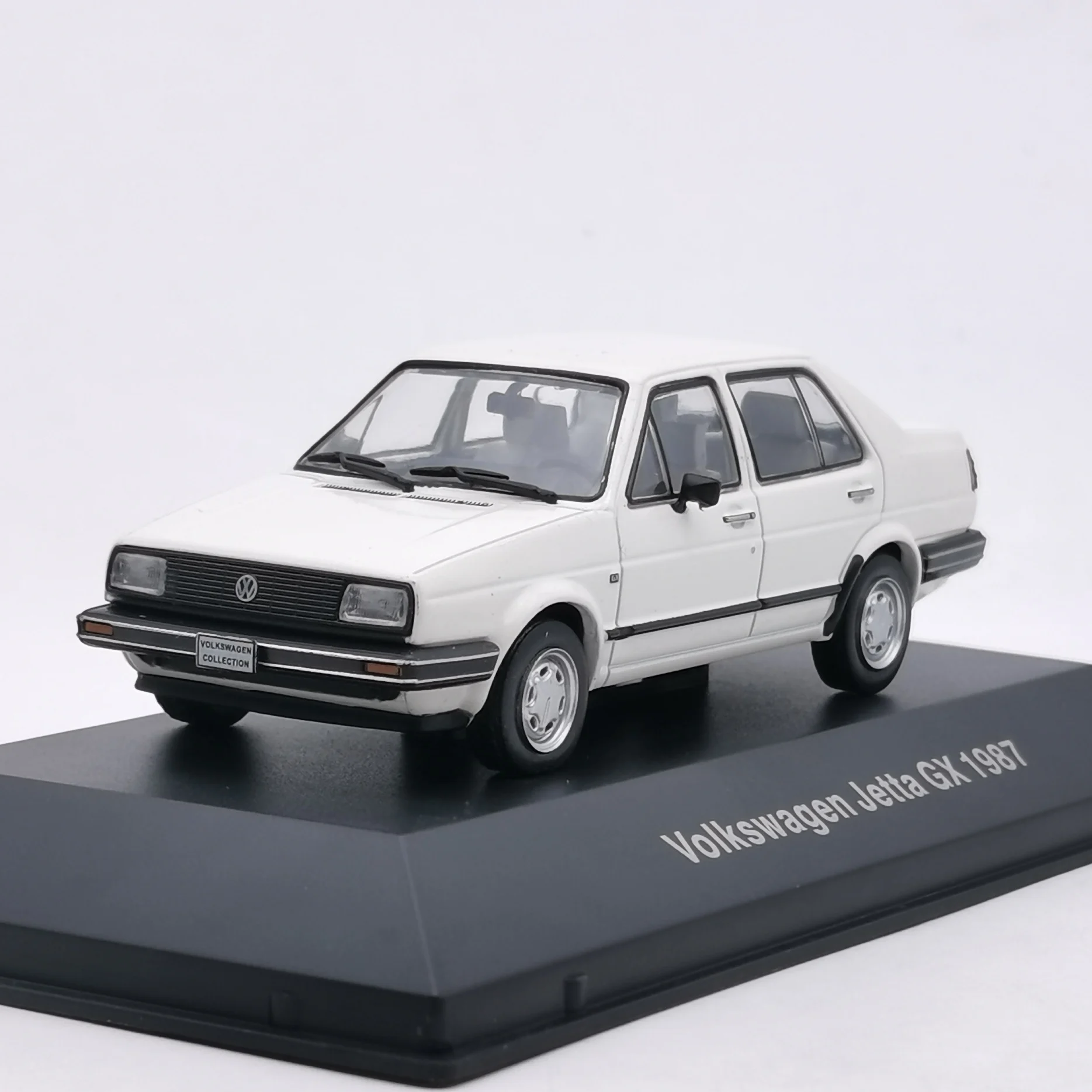 

Diecast IXO 1:43 Scale Volkswagen Jetta GX 1987 Alloy Automobile Model Collectible Toy Gift Souvenir Display Ornament