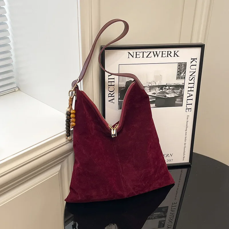 

Women's Solid Color Matte Shoulder Bag Retro Large Capacity Versatile Hand-held Commuting Bag