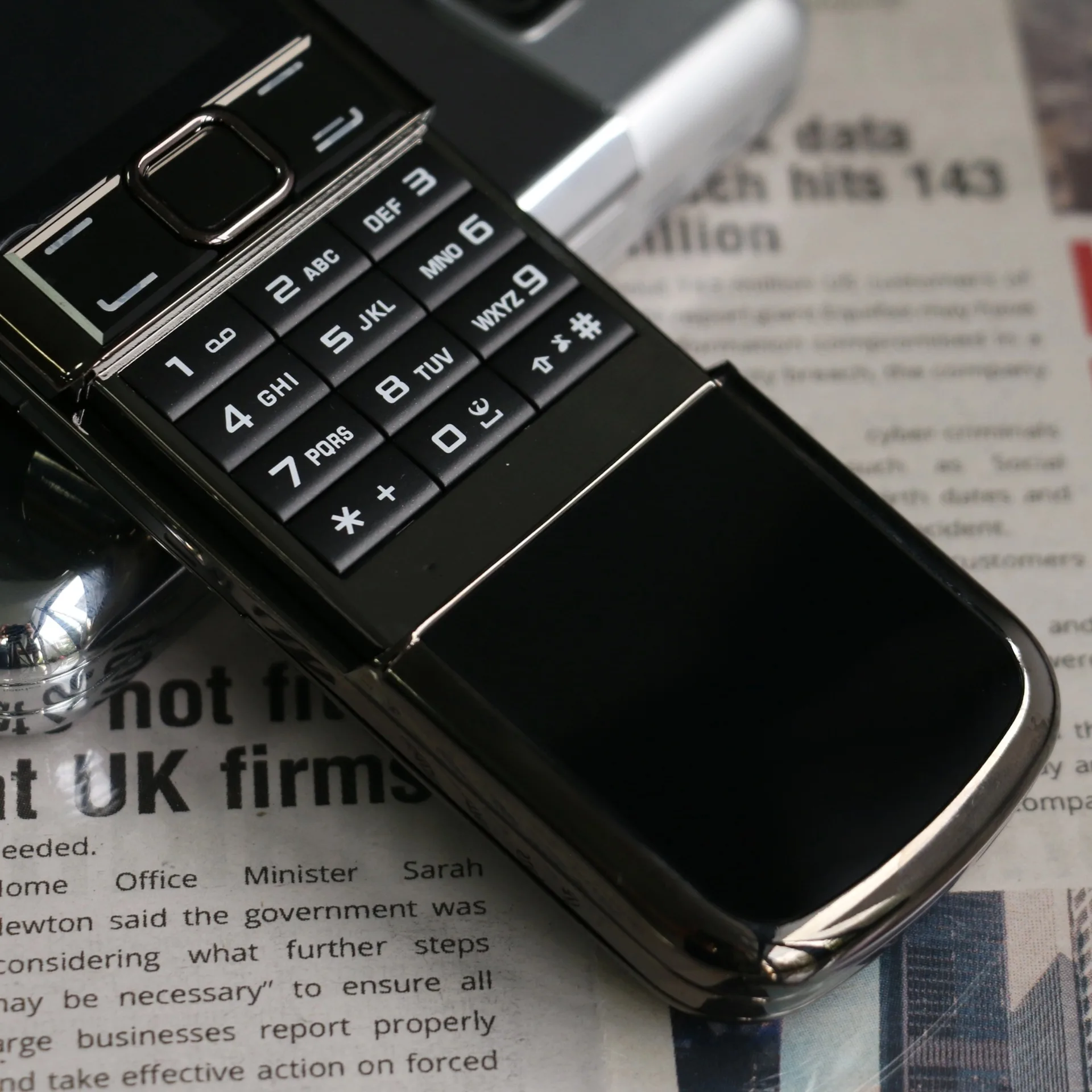 8800 Classic Retro Slider Senior Phone Dual SIM Metal Body Speed Dial Blacklist Durable Elderly Mobile Phone Big Button Luxury