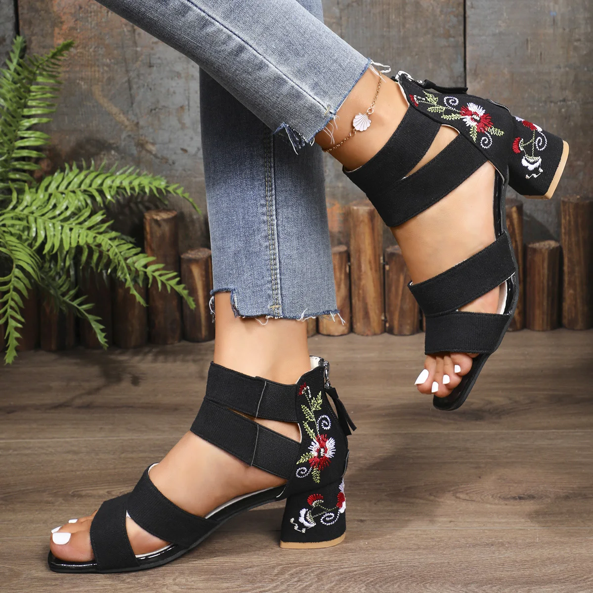 Summer Women's Fashion Embroidered Design High-heeled Open-toed Sandals Round Solid Color Casual Joker Fashion Durable Sandals.