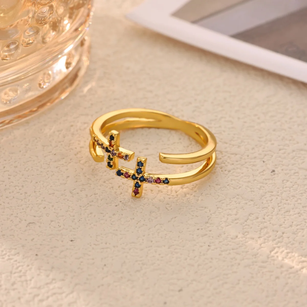 Bunte Zirkon-Doppelkreuzringe für Damen, Kupfer, Goldfarben, zierlicher, verstellbarer, offener Manschettenring, ästhetischer, trendiger, religiöser Schmuck – Detail 2