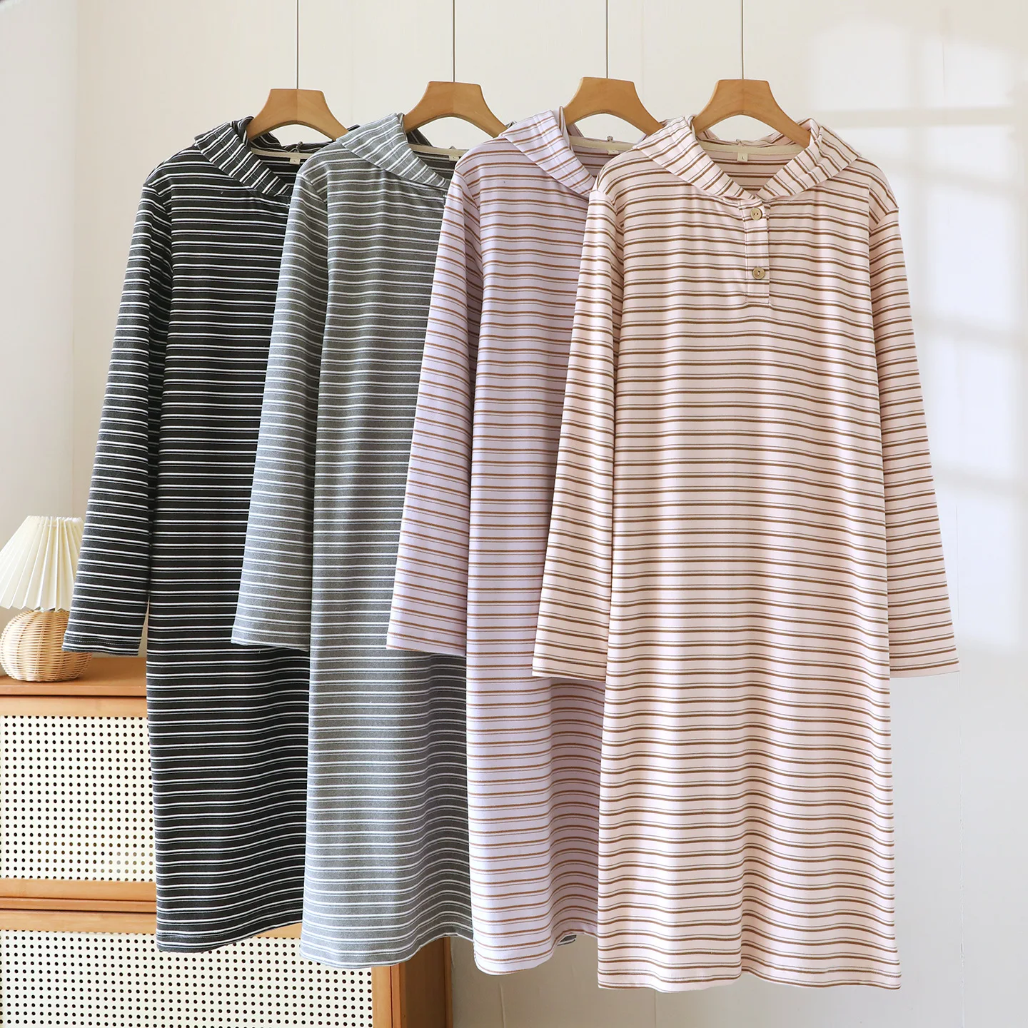 الخريف الشتاء المرأة المخملية الصوف مخطط مقنعين تنورة طويلة الحرارية فستان النوم طويلة الأكمام فستان المنزل ملابس خاصة