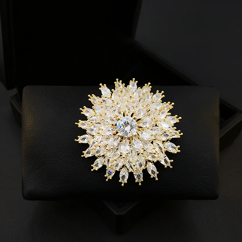 Very Shiny Zircon Flower Brooch Women's High-End Suit Neckline Corsage Clothes Coat Accessories Collar Pin Wedding Jewelry 5662