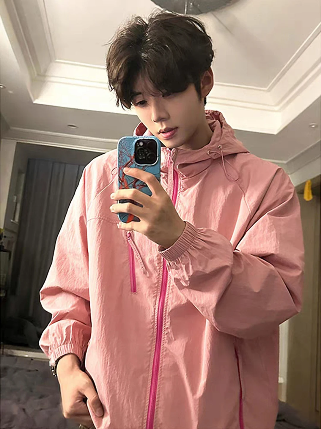 

Розовая мужская весенняя куртка из ледяного шелка с капюшоном Dopane: легкая, для активного отдыха, быстросохнущая, дышащая, с защитой от УФ-излучения