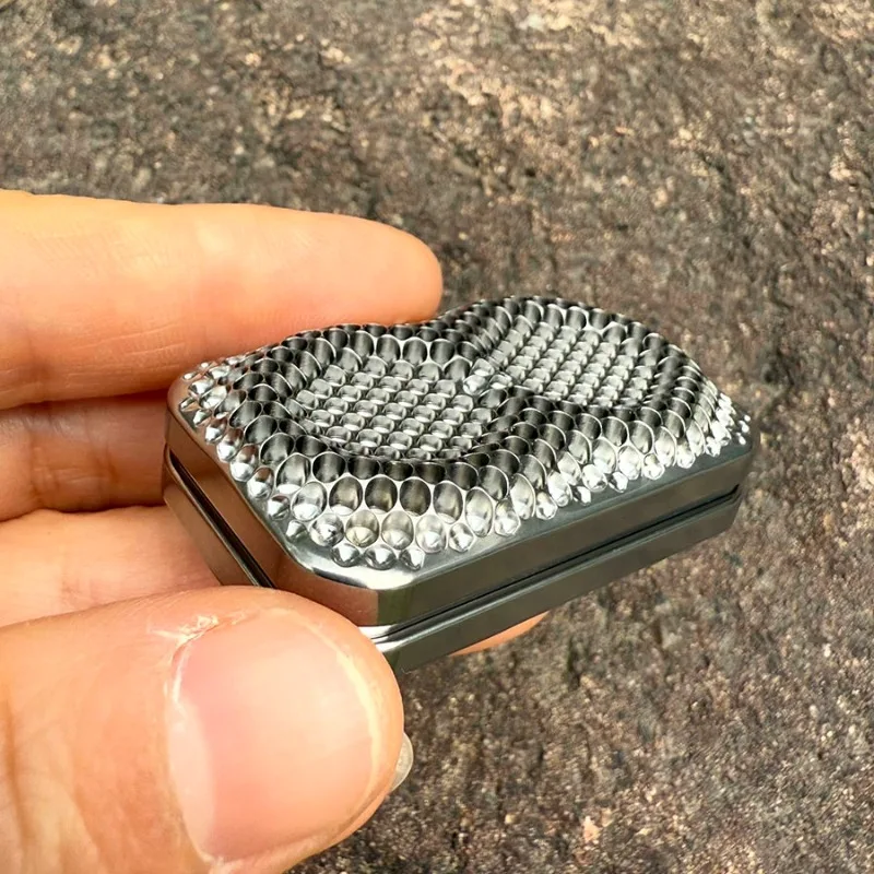 슈퍼 무제한 티타늄 합금 EDC 중공 멋진 자기 기계 금속 손가락 끝 푸시 플레이트 감압 데스크탑 장난감