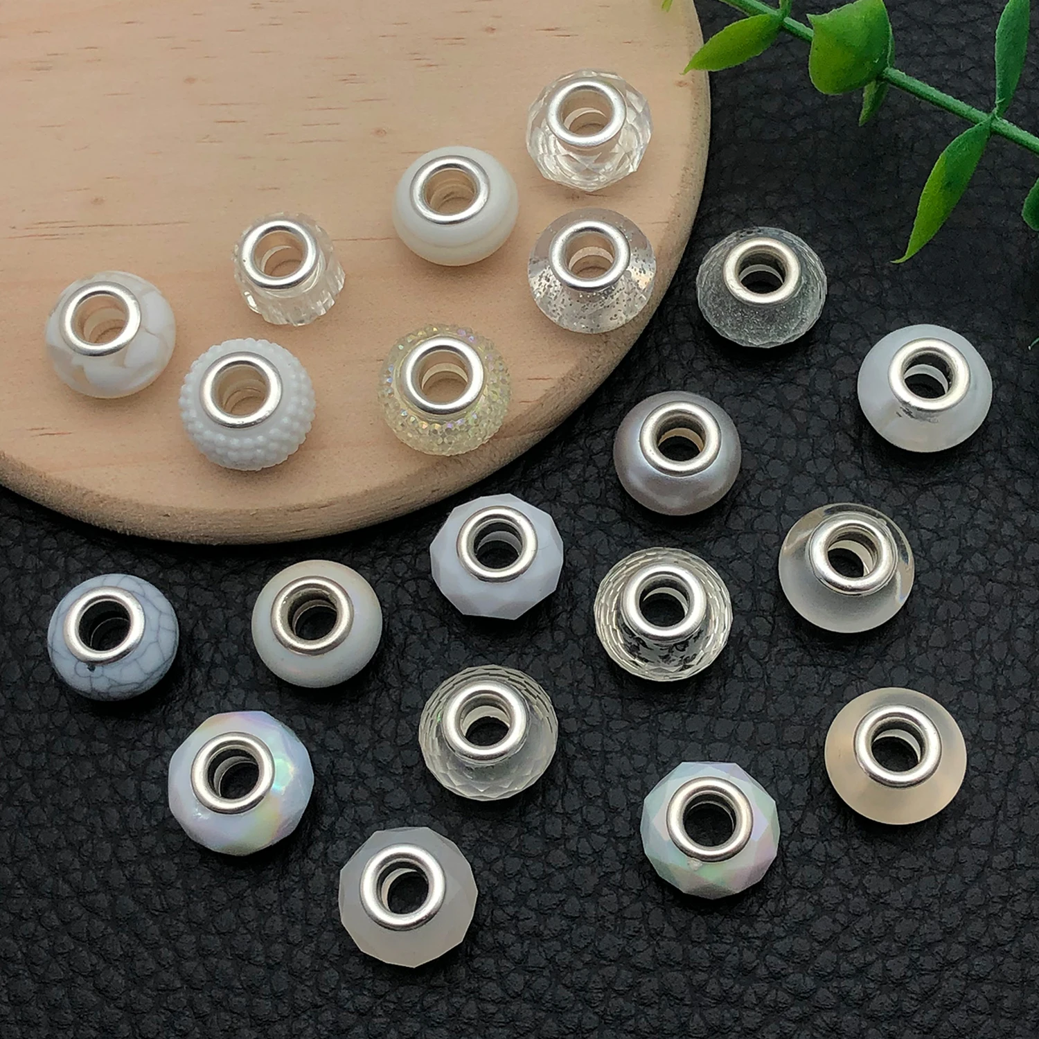 Juego de 20 piezas de cuentas de resina blanca con agujeros grandes, perfecto para joyería hecha a mano como collares, pulseras y pendientes"