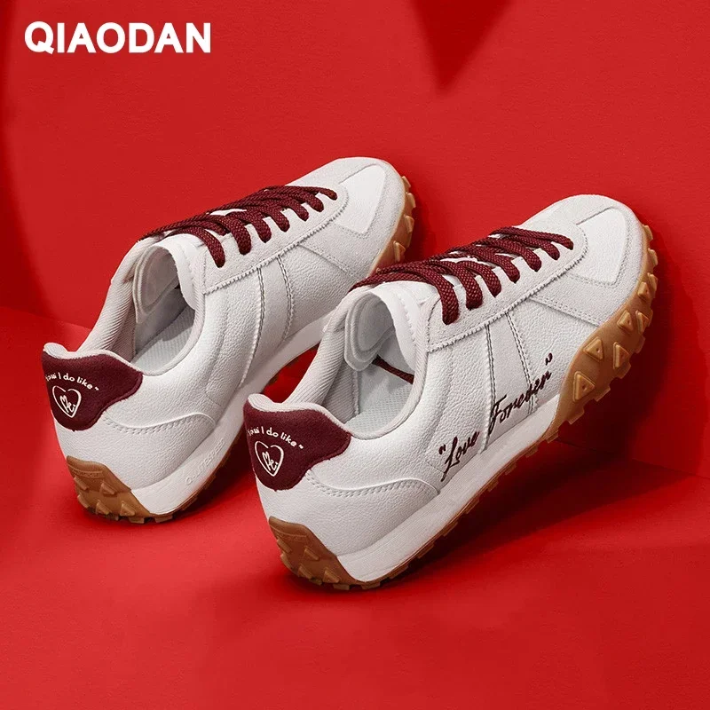 QIAODAN Retro Sports Shoes Women's 2024 Autumn New Anti-Slip Chinese Casual Low-top German Trainer Shoes T-Toe Shoes XM36240309