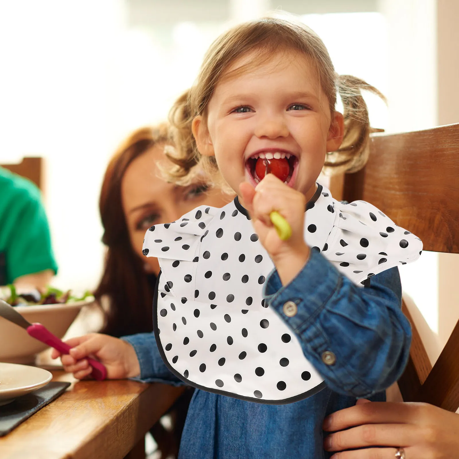 

Водонепроницаемый нагрудник для кормления малышей, многоразовый фартук для еды с кружевной отделкой, защита от слюней во время приема пищи для малышей