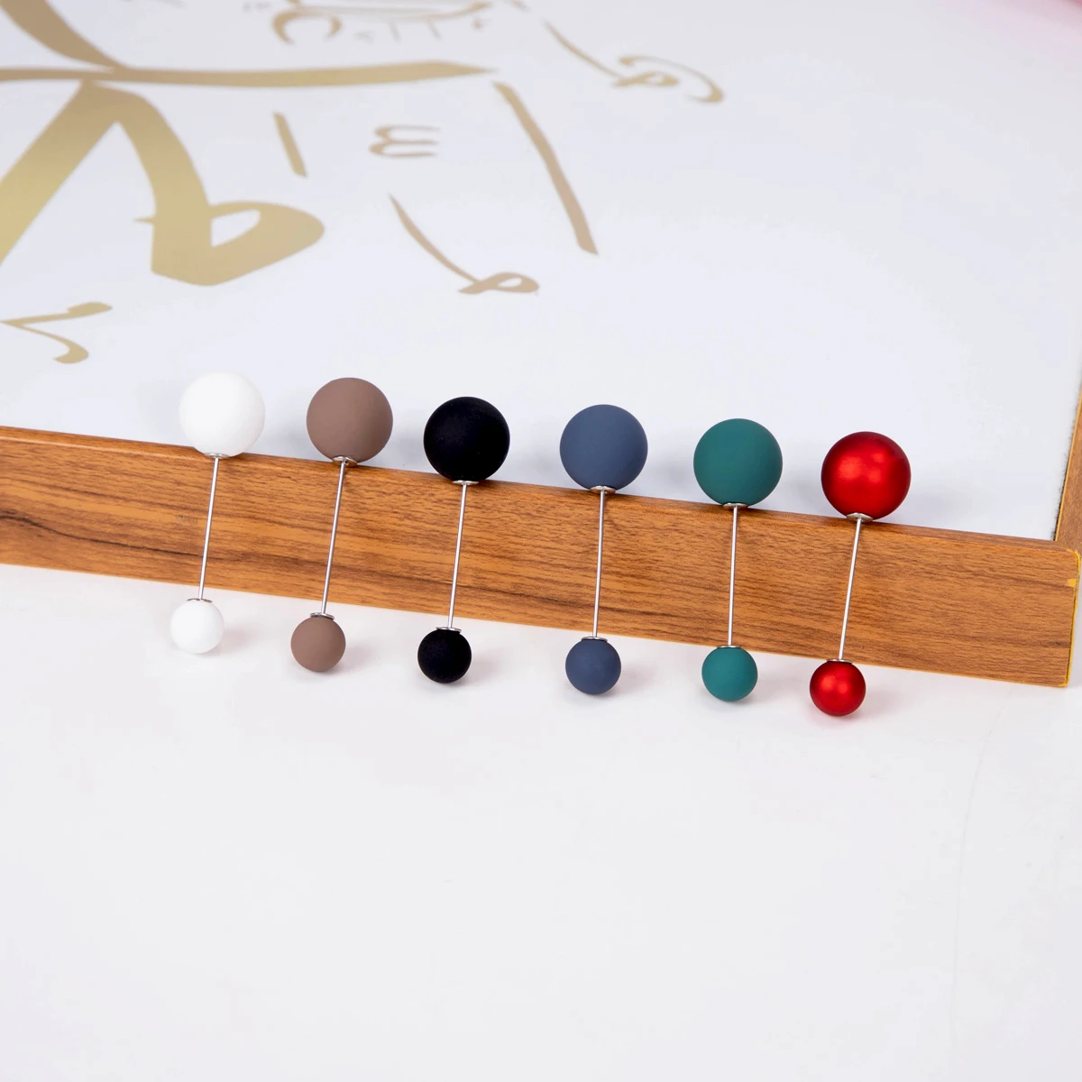 RIMAIRE 12 pairs of circular heart-shaped silk scarf buckles, suitable for various headscarf combinations