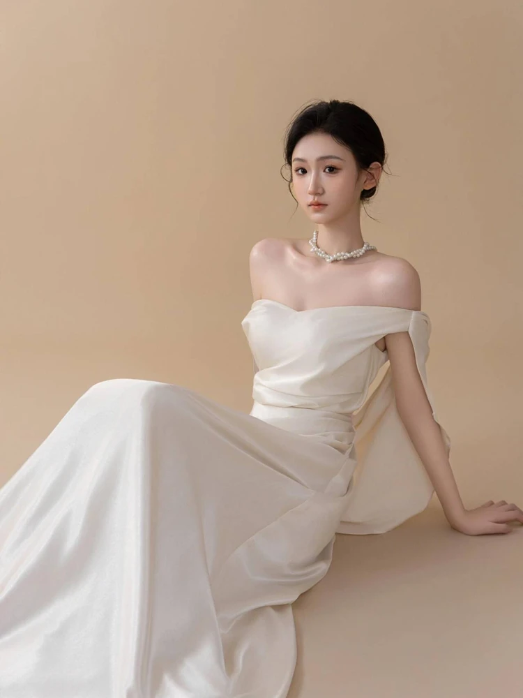 

Elegant Satin Wedding Dress Photography Studio Artistic Atmosphere Feel Light Wedding Gown for Ladies Stylish Summer Fashion