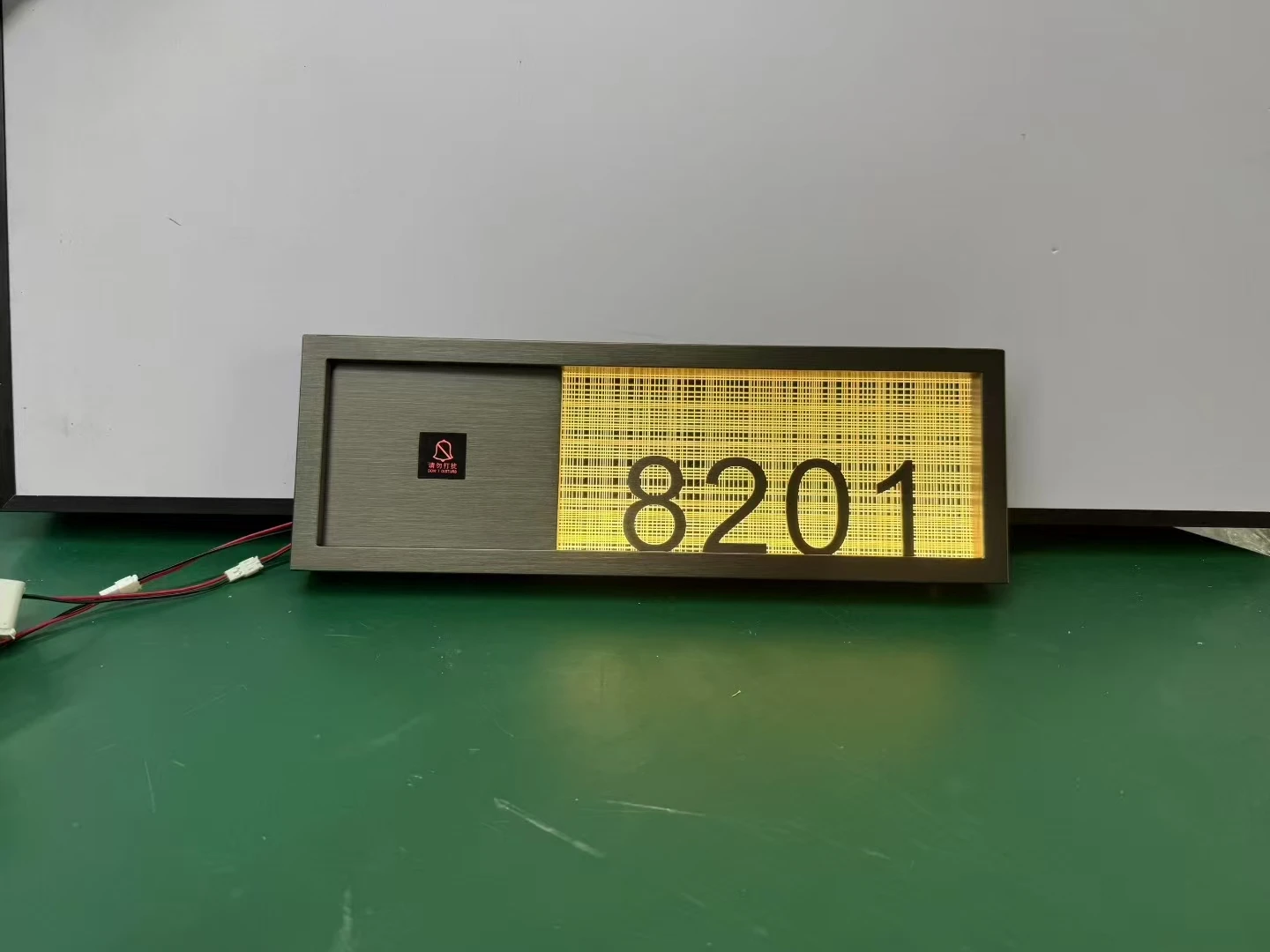OEM Modern Door Acrylic Hour Sign Outdoor Hotel Apartment Office Door Number Plates with Illuminated Water Resistant Features