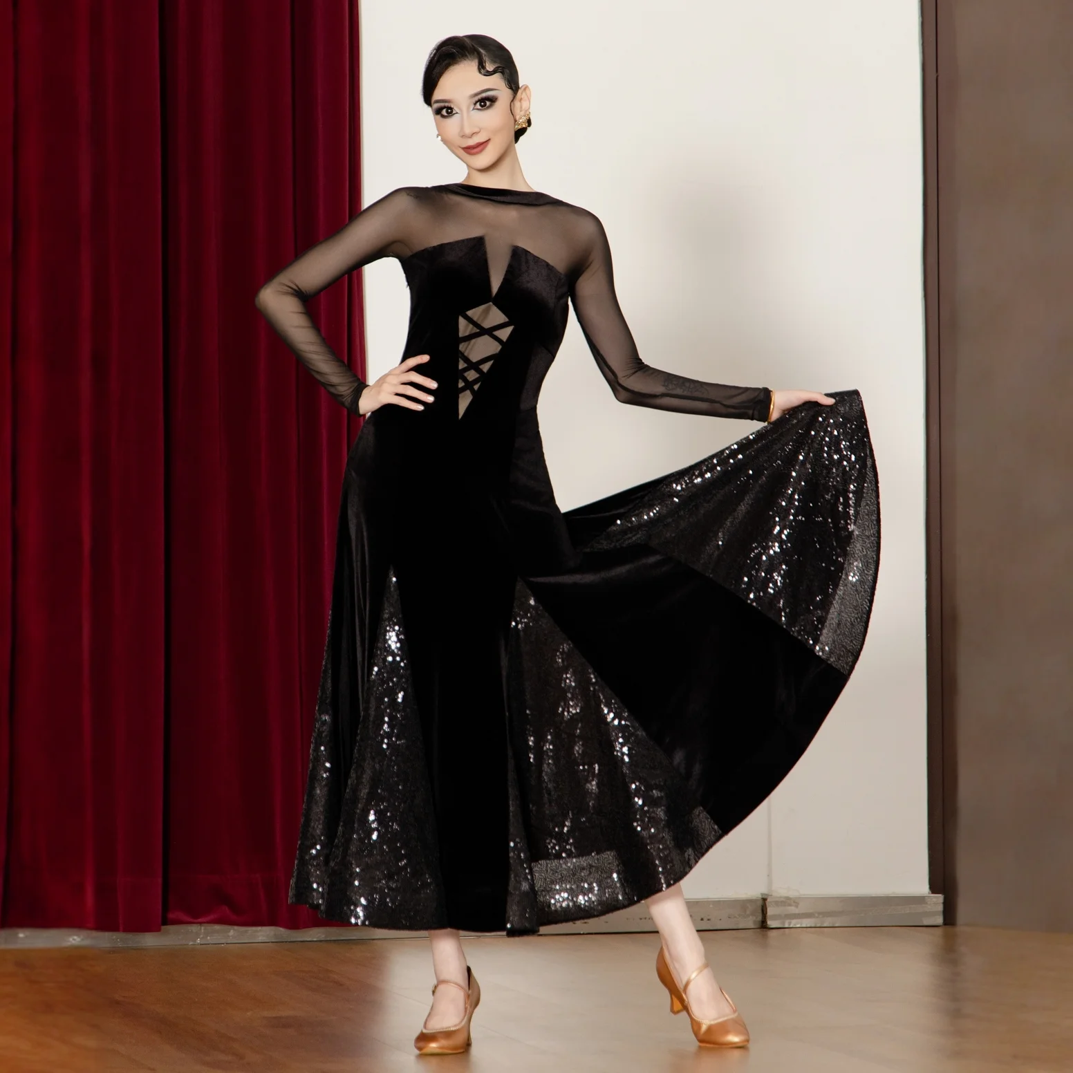 2026 Nuovo Femminile Sala Da Ballo Concorso di Ballo Vestito Per Le Donne Prestazioni Moderne di Danza Sexy Maglia Con Maniche Velluto Valzer Vestito XH3970