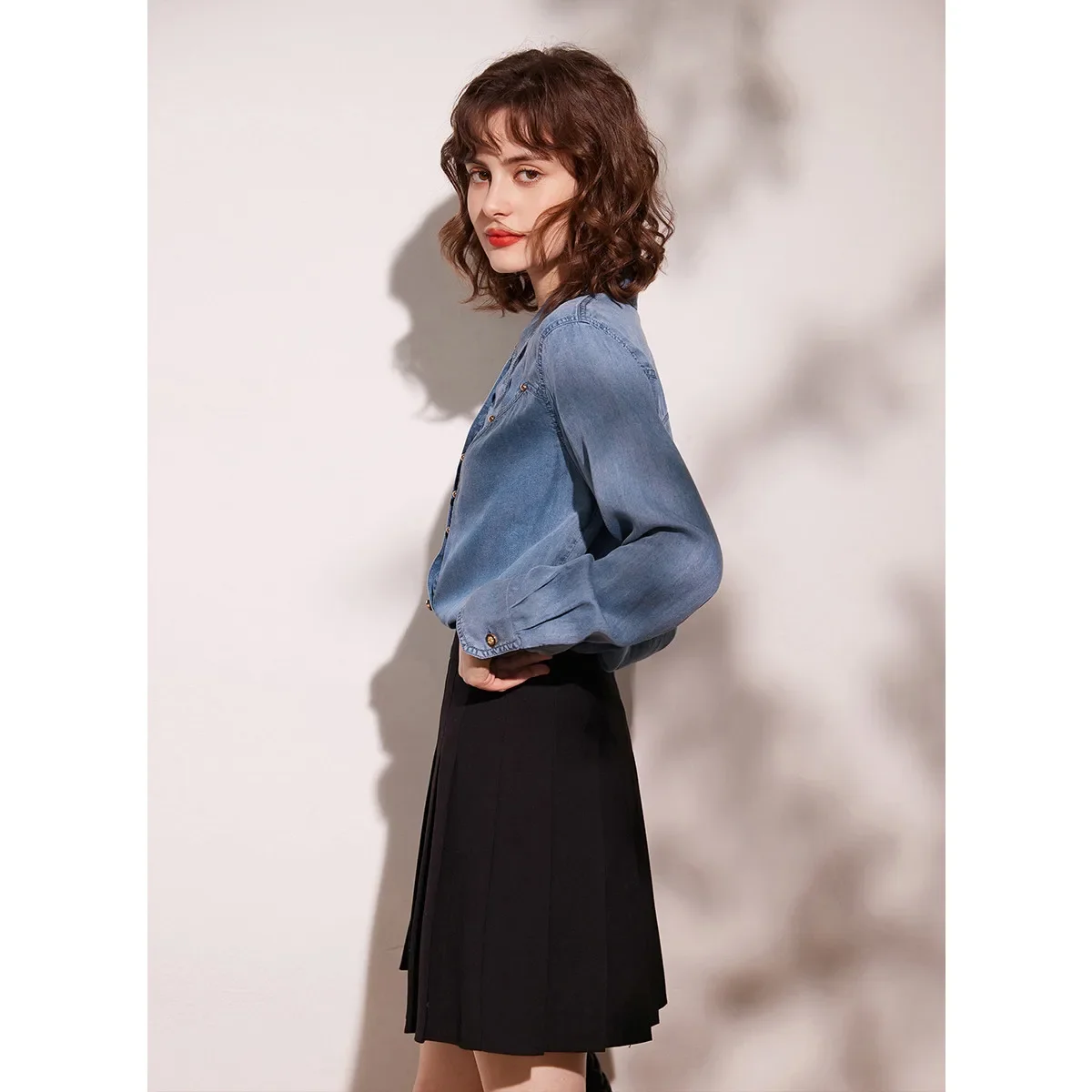 LOUIS YAO 2024 Spring and Autumn Small Collar Wave Split Denim Shirt Fashion Rivet Decoration Long Sleeve Women\'s Shirt