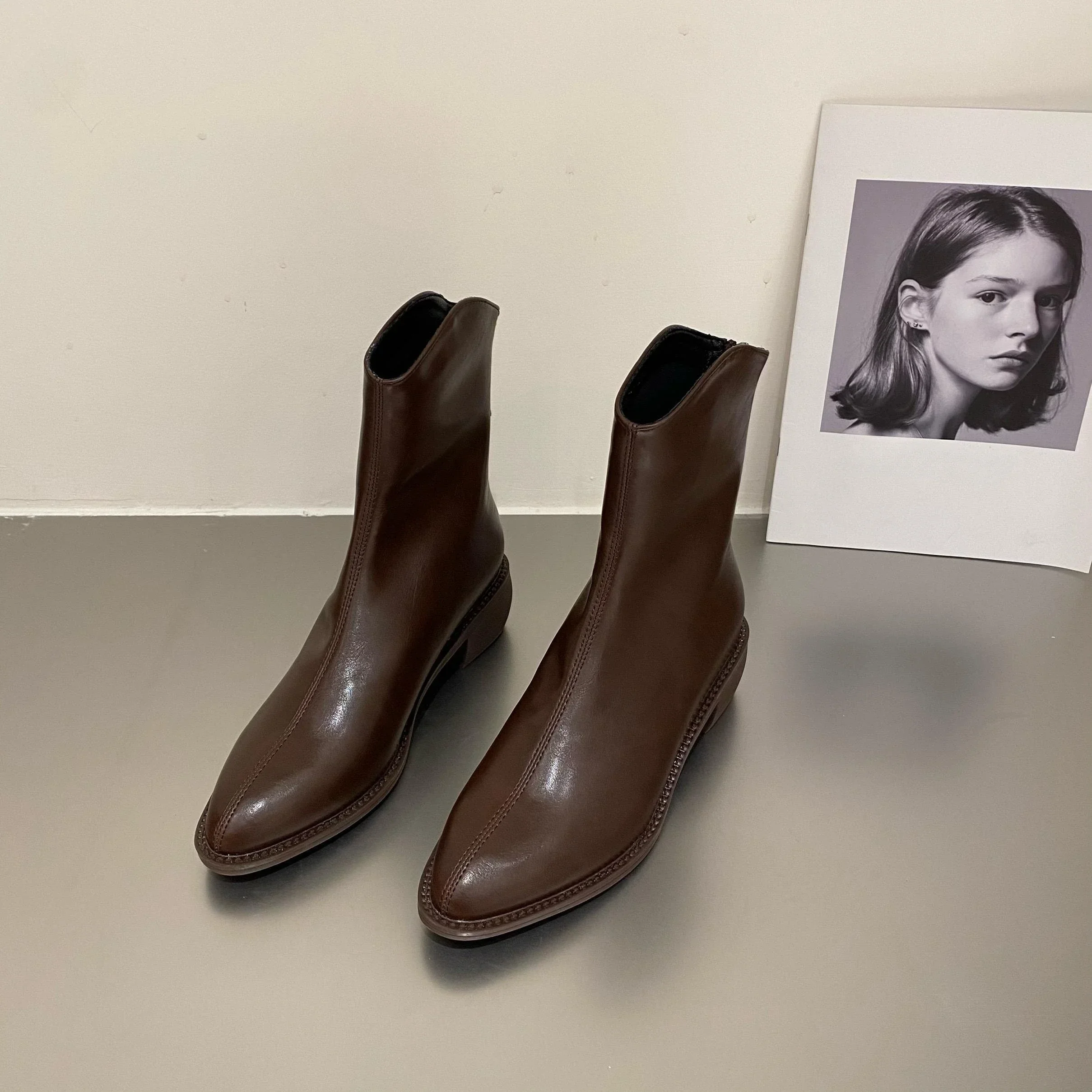 Schwarze Stiefeletten für Frauen elegant mit mittleren Absätzen Frau kurze Schuhe wasserdichte Designer Luxus hochwertige Herbsts tiefel